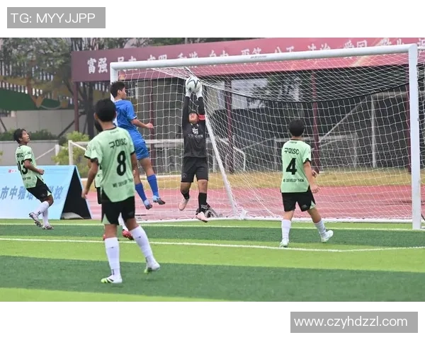 足球成为全球文化交流的重要桥梁推动友谊与合作的力量